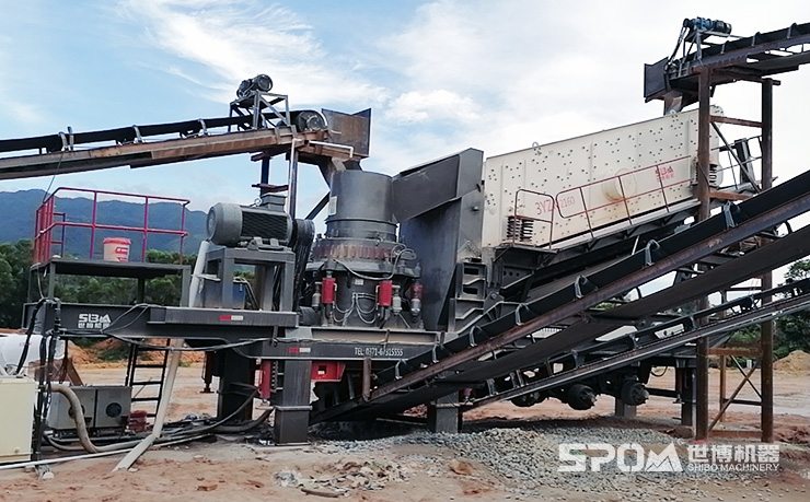 时产150吨轮胎式移动破石机 时产150吨轮胎式移动破石机